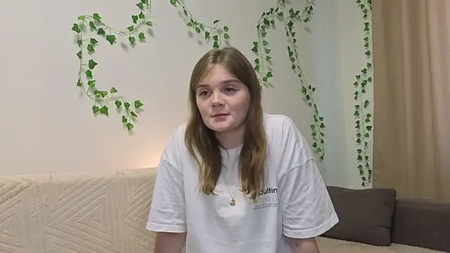 Snapshot of AddieRozo chatting on 10-09-25, 07:42 AddieRozo online show from 10-09-25, 07:42