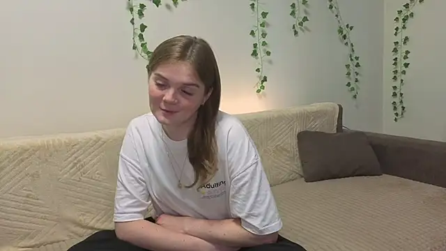 Snapshot of AddieRozo chatting on 10-06-25, 08:04 AddieRozo online show from 10-06-25, 08:04