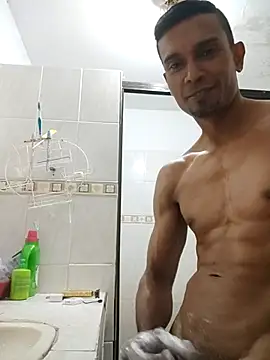 Snapshot of exotico2323 chatting on 10-21-25, 07:24 exotico2323 online show from 10-21-25, 07:24