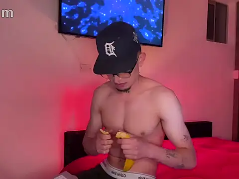 strongManLatino online show from 10-21-25, 12:11