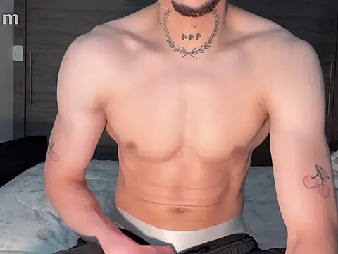 strongManLatino online show from 07-18-26, 03:04