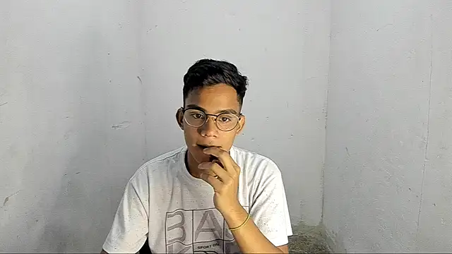 Snapshot of Deivi_colins_23 chatting on 10-08-25, 01:29 Deivi colins 23 online show from 10-08-25, 01:29