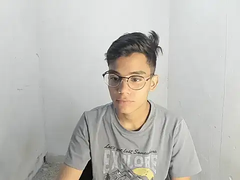 Snapshot of Deivi_colins_23 chatting on 10-22-25, 03:22 Deivi colins 23 online show from 10-22-25, 03:22