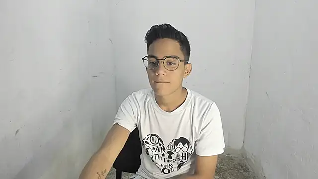 Snapshot of Deivi_colins_23 chatting on 10-25-25, 02:00 Deivi colins 23 online show from 10-25-25, 02:00