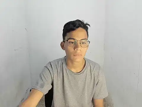 Snapshot of Deivi_colins_23 chatting on 10-20-25, 12:24 Deivi colins 23 online show from 10-20-25, 12:24