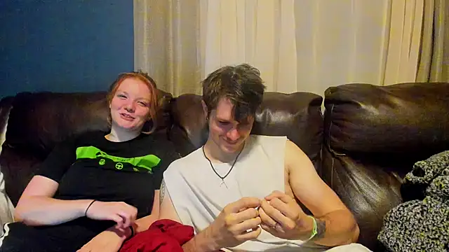 Snapshot of LoversUnleashedXO chatting on 10-19-25, 04:15 LoversUnleashedXO online show from 10-19-25, 04:15
