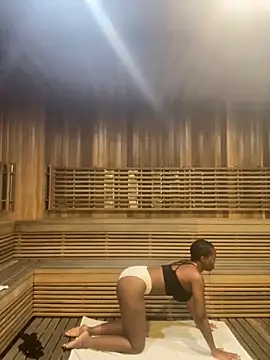 tia   fox online show from 11-25-25, 06:30