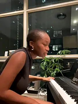 tia   fox online show from 10-31-25, 07:16