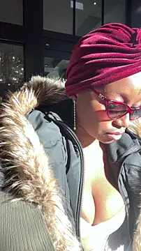 tia   fox online show from 11-19-25, 07:47