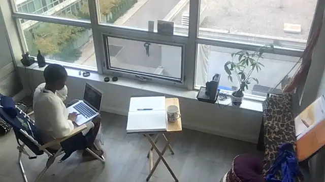 tia   fox online show from 10-29-25, 08:19