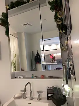 tia   fox online show from 02-25-26, 05:13