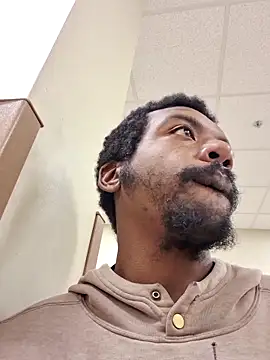 Snapshot of MrBigDickShow chatting on 11-03-25, 06:22 MrBigDickShow online show from 11-03-25, 06:22