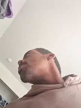 Snapshot of MrBigDickShow chatting on 12-18-25, 08:23 MrBigDickShow online show from 12-18-25, 08:23