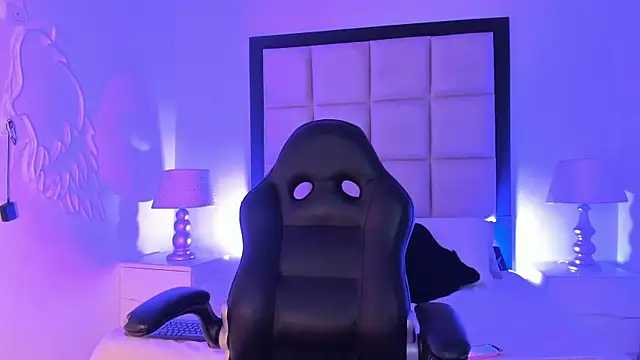 Snapshot of AriannaCooperr chatting on 10-10-25, 04:13 AriannaCooperr online show from 10-10-25, 04:13