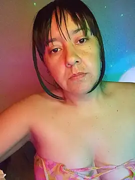 Snapshot of linda_swett chatting on 05-20-26, 09:17 linda swett online show from 05-20-26, 09:17