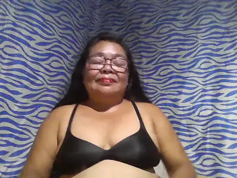 Snapshot of cris_tita chatting on 06-15-26, 01:00 cris tita online show from 06-15-26, 01:00
