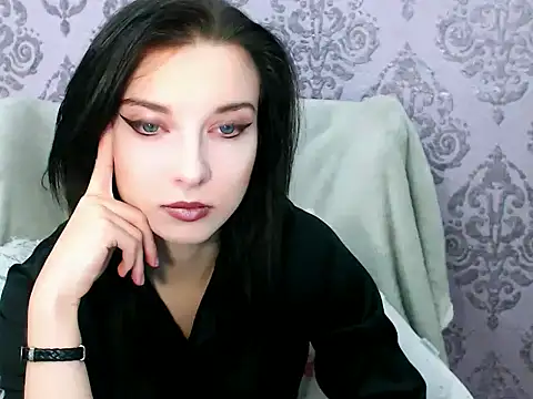 DominantLuna online show from 10-21-25, 07:57