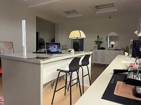 Snapshot of xiaowan_x chatting on 10-30-25, 08:45 xiaowan x online show from 10-30-25, 08:45