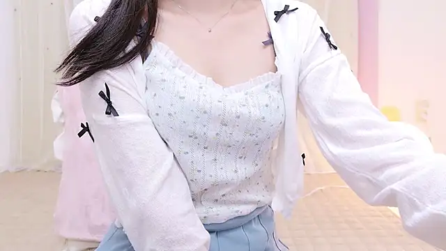 Snapshot of MAYU_cha chatting on 10-03-25, 11:01 MAYU cha online show from 10-03-25, 11:01