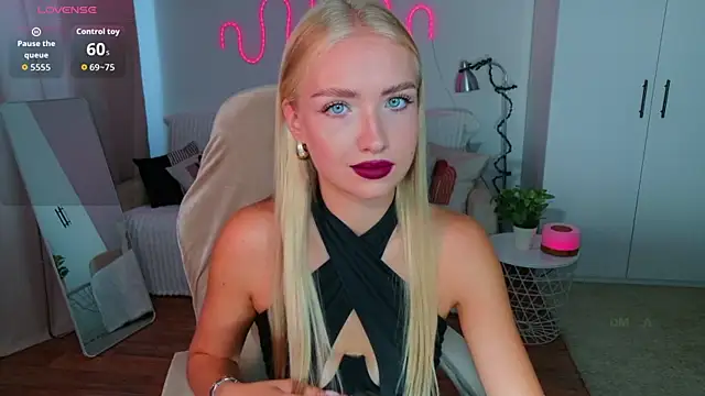 Snapshot of TessaGrays chatting on 07-12-26, 11:55 TessaGrays online show from 07-12-26, 11:55