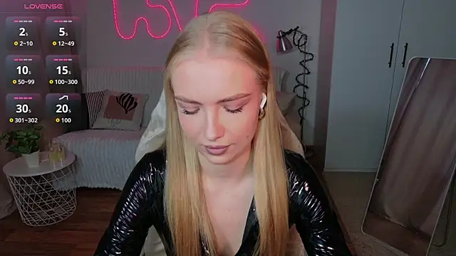 Snapshot of TessaGrays chatting on 04-27-26, 12:03 TessaGrays online show from 04-27-26, 12:03