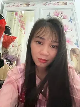 Snapshot of Ami-mi00 chatting on 10-19-25, 04:21 Ami-mi00 online show from 10-19-25, 04:21