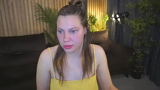 Snapshot of FuckMeDoll_ chatting on 10-02-25, 02:53 FuckMeDoll online show from 10-02-25, 02:53