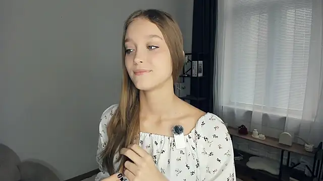 SerrenaAa online show from 10-19-25, 08:28