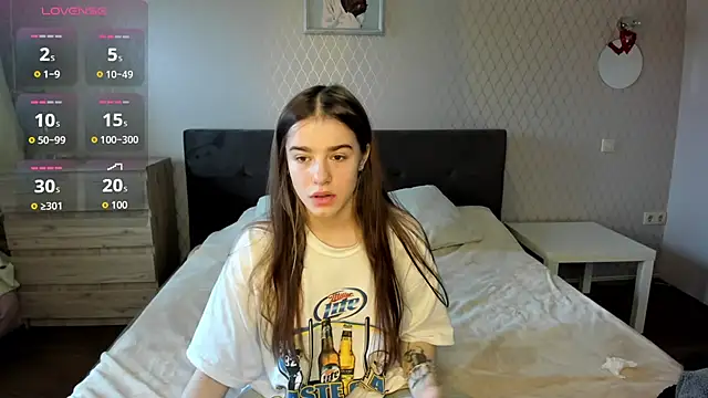 Snapshot of ShellyMoon_ chatting on 10-12-25, 12:28 ShellyMoon  online show from 10-12-25, 12:28