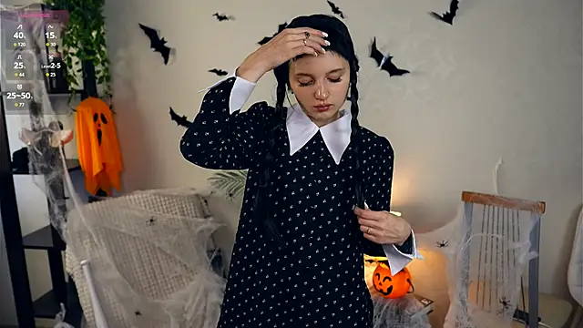 JanellHousen online show from 10-31-25, 05:26