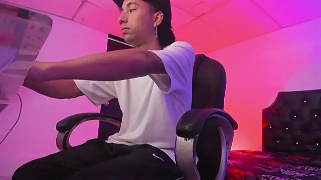 Austin Booy online show from 10-18-25, 04:09