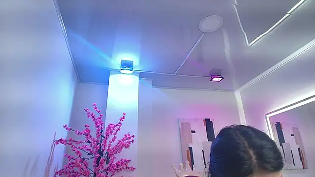 Gabriela milani online show from 11-18-25, 11:24