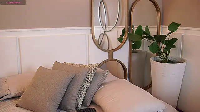 Snapshot of Roxy_Vega chatting on 11-08-25, 12:42 Roxy Vega online show from 11-08-25, 12:42