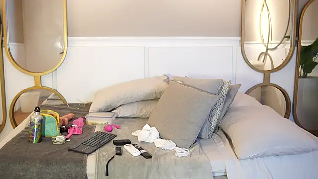 Snapshot of Roxy_Vega chatting on 10-07-25, 12:06 Roxy Vega online show from 10-07-25, 12:06