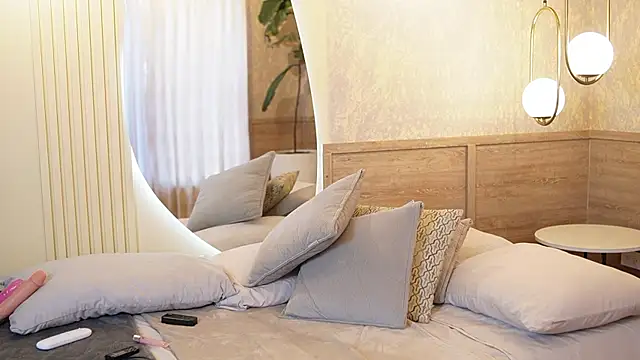 Snapshot of Roxy_Vega chatting on 10-04-25, 12:28 Roxy Vega online show from 10-04-25, 12:28