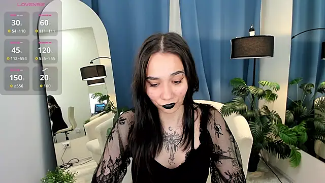 Snapshot of Lunel_kitten chatting on 10-22-25, 12:26 Lunel kitten online show from 10-22-25, 12:26