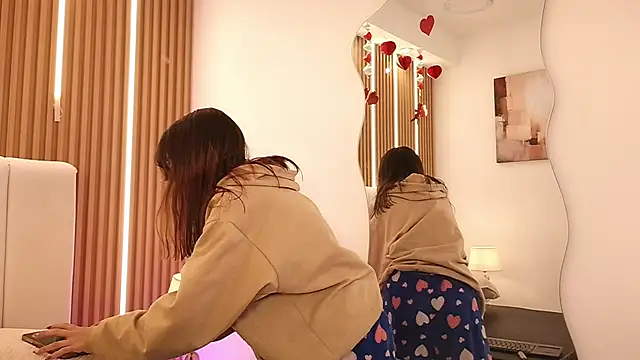 MarinetteLux online show from 02-27-26, 01:00