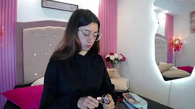 MarinetteLux online show from 03-25-26, 08:30