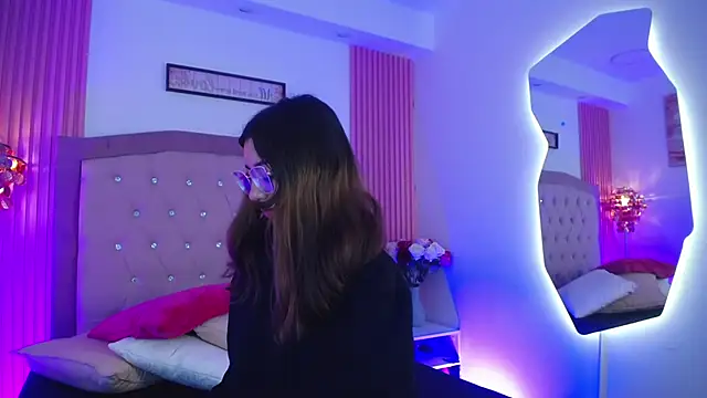 MarinetteLux online show from 03-20-26, 07:48