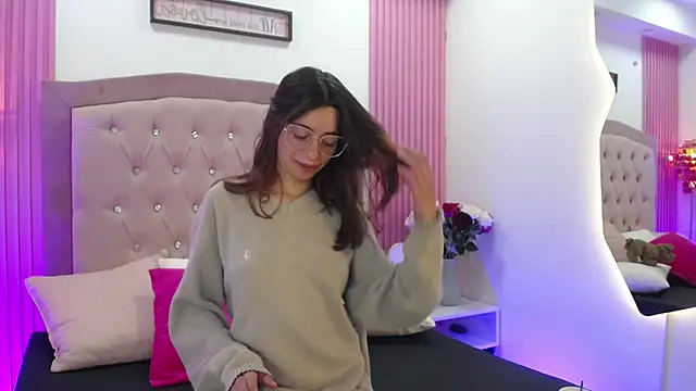 MarinetteLux online show from 03-12-26, 08:35