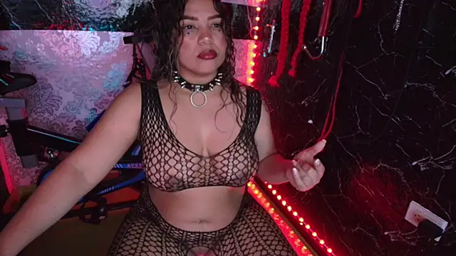 scarlet queen   online show from 12-15-25, 08:36