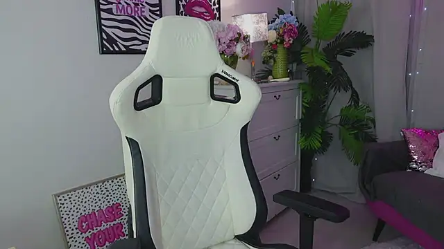 Staymonica online show from 02-12-26, 01:33