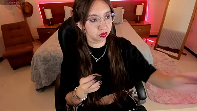 Snapshot of Scarlett__Cooper__ chatting on 10-19-25, 12:19 Scarlett Cooper online show from 10-19-25, 12:19