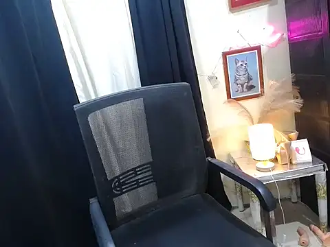 Kylaanne online show from 11-18-25, 12:04