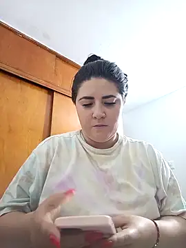 Snapshot of saraaa__ chatting on 10-02-25, 02:59 saraaa   online show from 10-02-25, 02:59