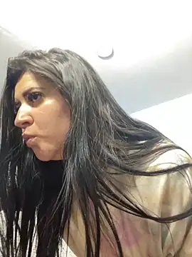 Snapshot of saraaa__ chatting on 10-12-25, 12:23 saraaa   online show from 10-12-25, 12:23