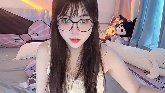 Snapshot of xiaoman-1 chatting on 10-21-25, 05:18 xiaoman-1 online show from 10-21-25, 05:18