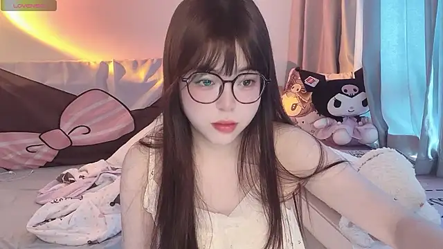 Snapshot of xiaoman-1 chatting on 10-20-25, 05:31 xiaoman-1 online show from 10-20-25, 05:31