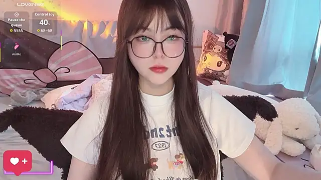 Snapshot of xiaoman-1 chatting on 10-19-25, 08:06 xiaoman-1 online show from 10-19-25, 08:06