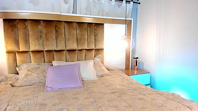 Snapshot of SamyShark chatting on 02-14-26, 05:29 SamyShark online show from 02-14-26, 05:29